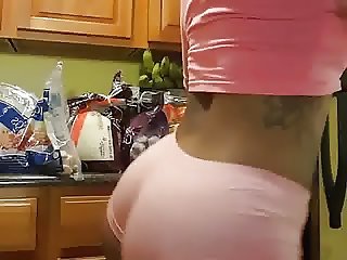 Twerking in Pink